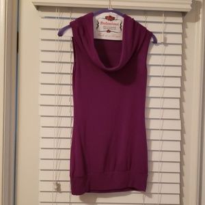 Xi  Sleeveless turtleneck